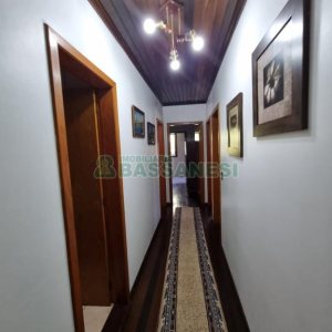 Chácara com 600m², 5 dormitórios, 2 vagas, no bairro Galópolis em Caxias do Sul para Comprar