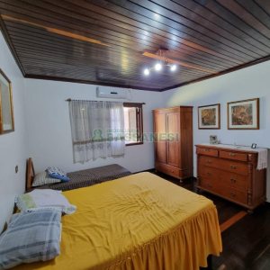 Chácara com 600m², 5 dormitórios, 2 vagas, no bairro Galópolis em Caxias do Sul para Comprar