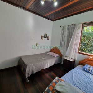 Chácara com 600m², 5 dormitórios, 2 vagas, no bairro Galópolis em Caxias do Sul para Comprar