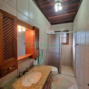 Chácara com 600m², 5 dormitórios, 2 vagas, no bairro Galópolis em Caxias do Sul para Comprar