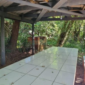 Chácara com 600m², 5 dormitórios, 2 vagas, no bairro Galópolis em Caxias do Sul para Comprar