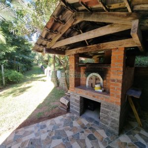 Chácara com 600m², 5 dormitórios, 2 vagas, no bairro Galópolis em Caxias do Sul para Comprar