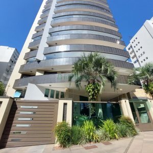 Apto Mobiliado com 340m², 3 dormitórios, 5 vagas, no bairro Exposição em Caxias do Sul para Alugar ou Comprar