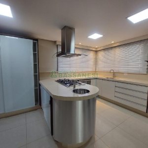 Apto Mobiliado com 340m², 3 dormitórios, 5 vagas, no bairro Exposição em Caxias do Sul para Alugar ou Comprar