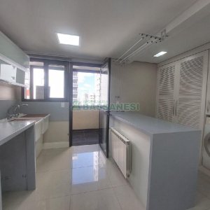 Apto Mobiliado com 340m², 3 dormitórios, 5 vagas, no bairro Exposição em Caxias do Sul para Alugar ou Comprar