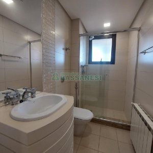 Apto Mobiliado com 340m², 3 dormitórios, 5 vagas, no bairro Exposição em Caxias do Sul para Alugar ou Comprar