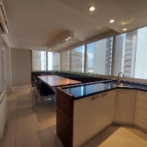 Apto Mobiliado com 340m², 3 dormitórios, 5 vagas, no bairro Exposição em Caxias do Sul para Alugar ou Comprar