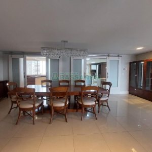 Apto Mobiliado com 340m², 3 dormitórios, 5 vagas, no bairro Exposição em Caxias do Sul para Alugar ou Comprar