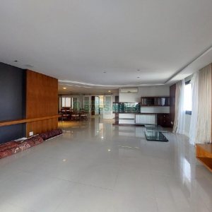 Apto Mobiliado com 340m², 3 dormitórios, 5 vagas, no bairro Exposição em Caxias do Sul para Alugar ou Comprar