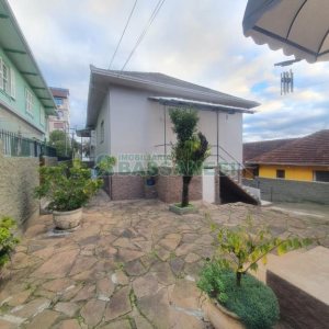 Casa com 300m², 3 dormitórios, no bairro Centro em Caxias do Sul para Comprar