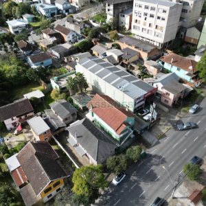 Casa com 300m², 3 dormitórios, no bairro Centro em Caxias do Sul para Comprar