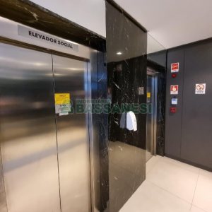 Sala com 49m², 1 vaga, no bairro Panazzolo em Caxias do Sul para Comprar