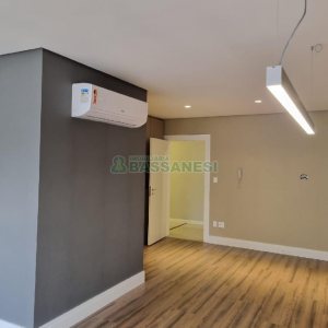 Sala com 49m², 1 vaga, no bairro Panazzolo em Caxias do Sul para Comprar