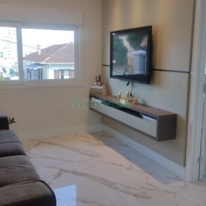 Casa com 180m², 5 dormitórios, no bairro Rio Branco em Caxias do Sul para Comprar