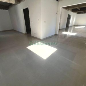 Sala com 386m², no bairro Centro em Caxias do Sul para Alugar ou Comprar