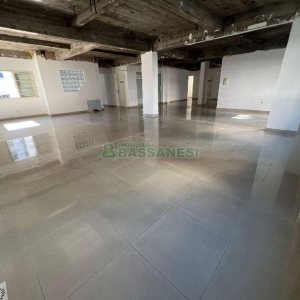 Sala com 386m², no bairro Centro em Caxias do Sul para Alugar ou Comprar