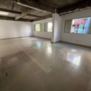 Sala com 386m², no bairro Centro em Caxias do Sul para Alugar ou Comprar