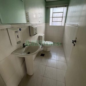 Sala com 386m², no bairro Centro em Caxias do Sul para Alugar ou Comprar