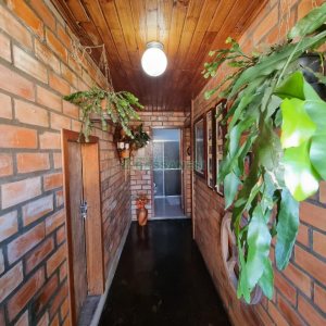 Casa com 180m², 6 dormitórios, 2 vagas, no bairro Santa Lúcia em Caxias do Sul para Comprar