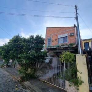 Casa com 180m², 6 dormitórios, 2 vagas, no bairro Santa Lúcia em Caxias do Sul para Comprar