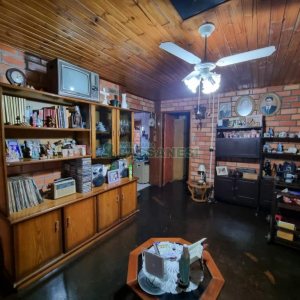 Casa com 180m², 6 dormitórios, 2 vagas, no bairro Santa Lúcia em Caxias do Sul para Comprar