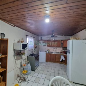 Casa com 180m², 6 dormitórios, 2 vagas, no bairro Santa Lúcia em Caxias do Sul para Comprar