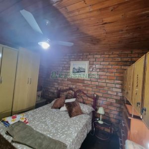 Casa com 180m², 6 dormitórios, 2 vagas, no bairro Santa Lúcia em Caxias do Sul para Comprar