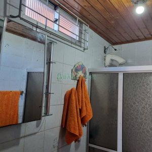 Casa com 180m², 6 dormitórios, 2 vagas, no bairro Santa Lúcia em Caxias do Sul para Comprar