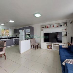 Casa com 69m², 2 dormitórios, 1 vaga, no bairro Reolon em Caxias do Sul para Comprar