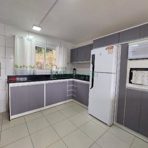 Casa com 69m², 2 dormitórios, 1 vaga, no bairro Reolon em Caxias do Sul para Comprar