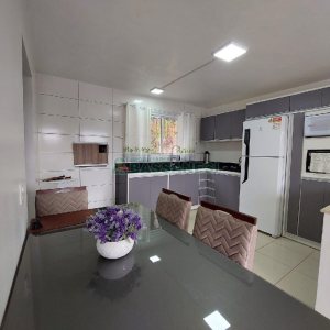Casa com 69m², 2 dormitórios, 1 vaga, no bairro Reolon em Caxias do Sul para Comprar