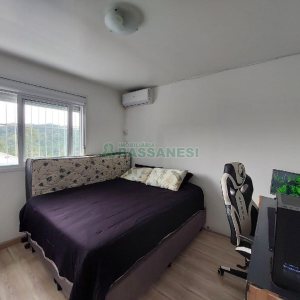 Casa com 69m², 2 dormitórios, 1 vaga, no bairro Reolon em Caxias do Sul para Comprar