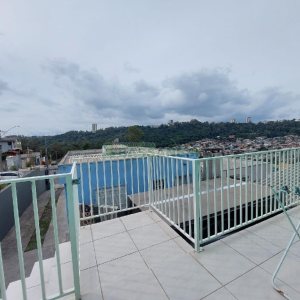 Casa com 69m², 2 dormitórios, 1 vaga, no bairro Reolon em Caxias do Sul para Comprar