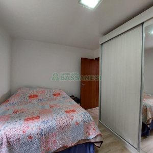 Casa com 69m², 2 dormitórios, 1 vaga, no bairro Reolon em Caxias do Sul para Comprar