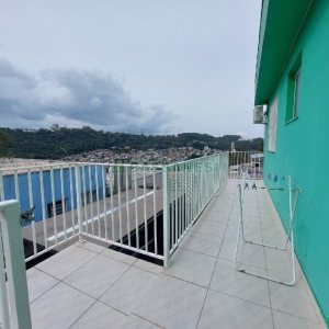 Casa com 69m², 2 dormitórios, 1 vaga, no bairro Reolon em Caxias do Sul para Comprar