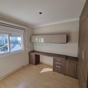 Apartamento com 74m², 2 dormitórios, 2 vagas, no bairro Madureira em Caxias do Sul para Comprar