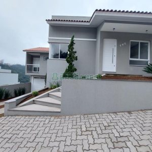 Casa com 167m², 3 dormitórios, 2 vagas, no bairro Salgado Filho em Caxias do Sul para Comprar