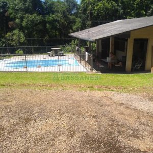 Chácara com 150m², 2 dormitórios, 2 vagas, no bairro Galópolis em Caxias do Sul para Comprar