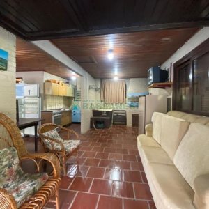 Chácara com 150m², 2 dormitórios, 2 vagas, no bairro Galópolis em Caxias do Sul para Comprar