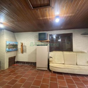 Chácara com 150m², 2 dormitórios, 2 vagas, no bairro Galópolis em Caxias do Sul para Comprar