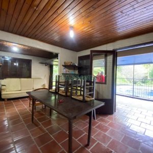 Chácara com 150m², 2 dormitórios, 2 vagas, no bairro Galópolis em Caxias do Sul para Comprar