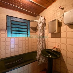 Chácara com 150m², 2 dormitórios, 2 vagas, no bairro Galópolis em Caxias do Sul para Comprar