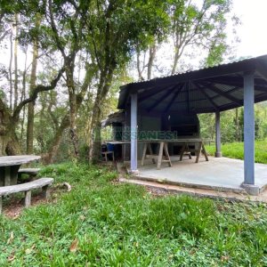 Chácara com 150m², 2 dormitórios, 2 vagas, no bairro Galópolis em Caxias do Sul para Comprar