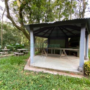 Chácara com 150m², 2 dormitórios, 2 vagas, no bairro Galópolis em Caxias do Sul para Comprar