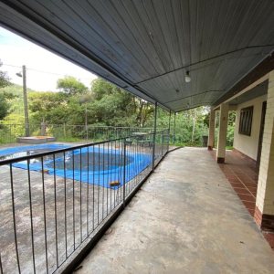 Chácara com 150m², 2 dormitórios, 2 vagas, no bairro Galópolis em Caxias do Sul para Comprar