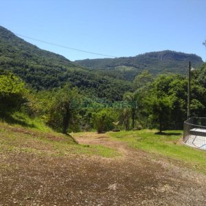 Chácara com 150m², 2 dormitórios, 2 vagas, no bairro Galópolis em Caxias do Sul para Comprar