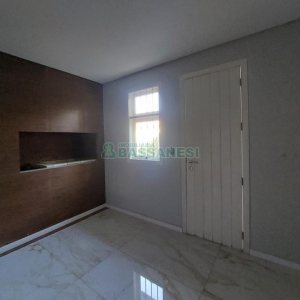 Casa com 148m², 2 dormitórios, 1 vaga, no bairro São Ciro em Caxias do Sul para Alugar