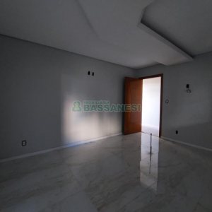 Casa com 148m², 2 dormitórios, 1 vaga, no bairro São Ciro em Caxias do Sul para Alugar