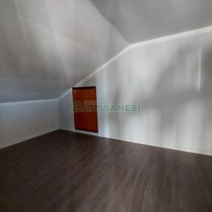 Casa com 148m², 2 dormitórios, 1 vaga, no bairro São Ciro em Caxias do Sul para Alugar