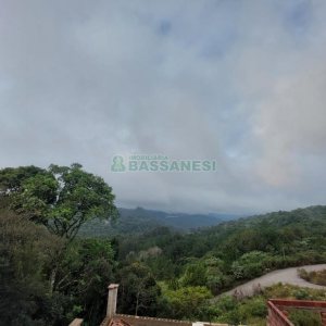 Sobrado com 68m², 2 dormitórios, 1 vaga, no bairro Bela Vista em Caxias do Sul para Comprar